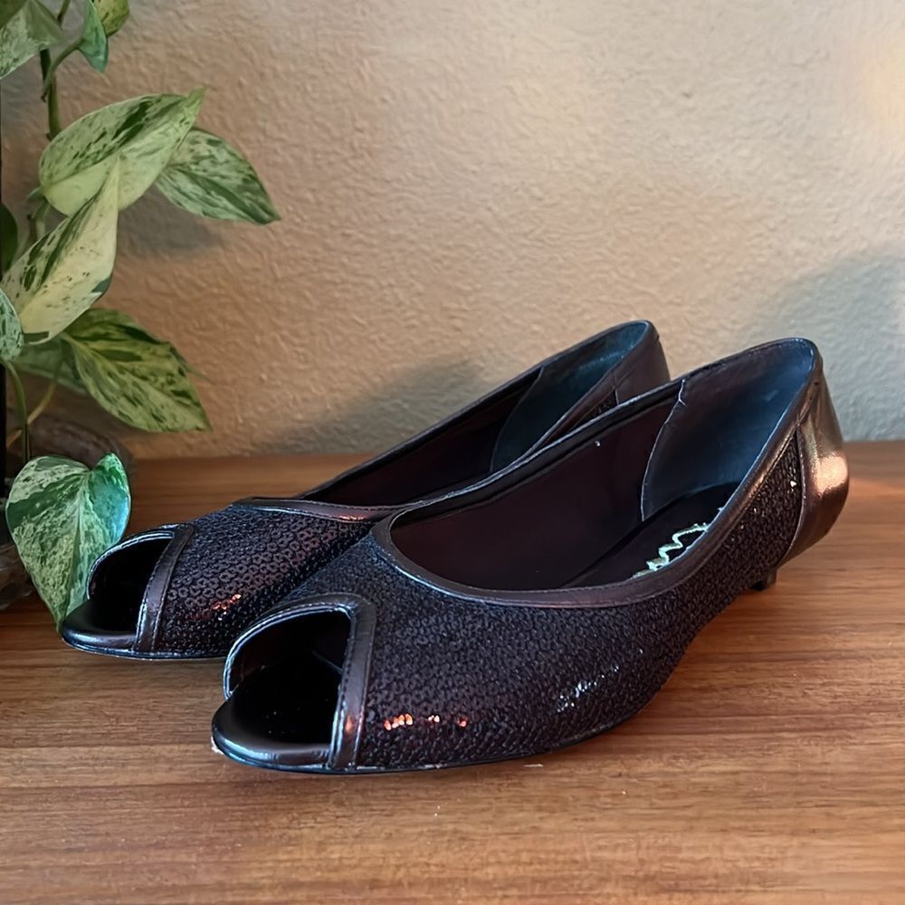 Nina Smile Peep-Toe Pump shoes